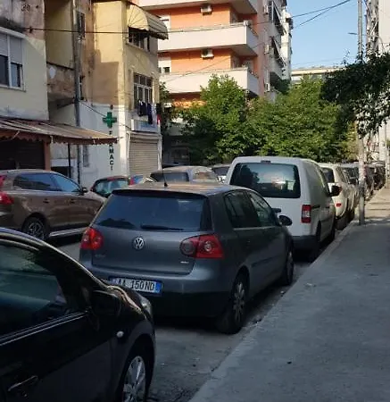 شقة Nevila's تيرانا
